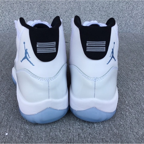 Jordan 11 Retro, Legend Blue - Picture 2 of 4